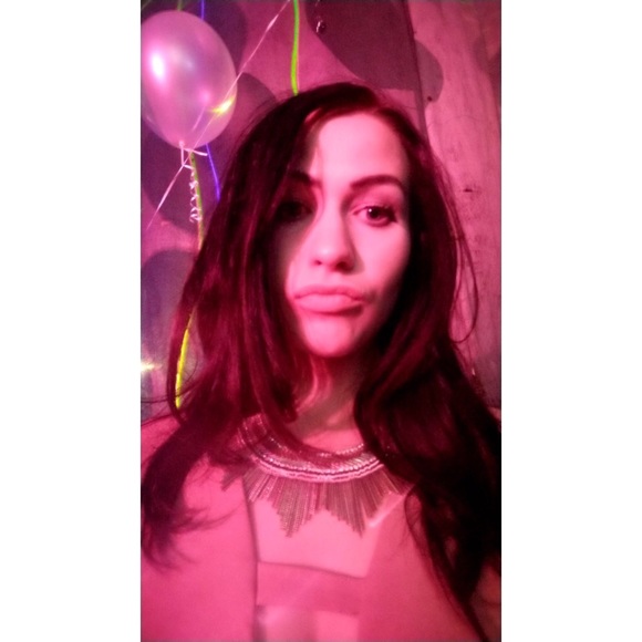 Meet your Posher, Gabby - Picture 4 of 4